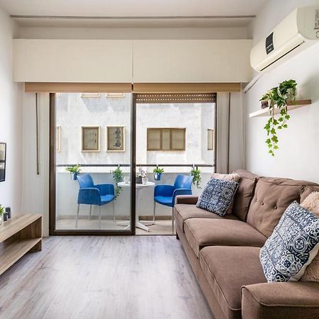 Eleni'S 1-Br Apt In Larnaca Center Екстер'єр фото