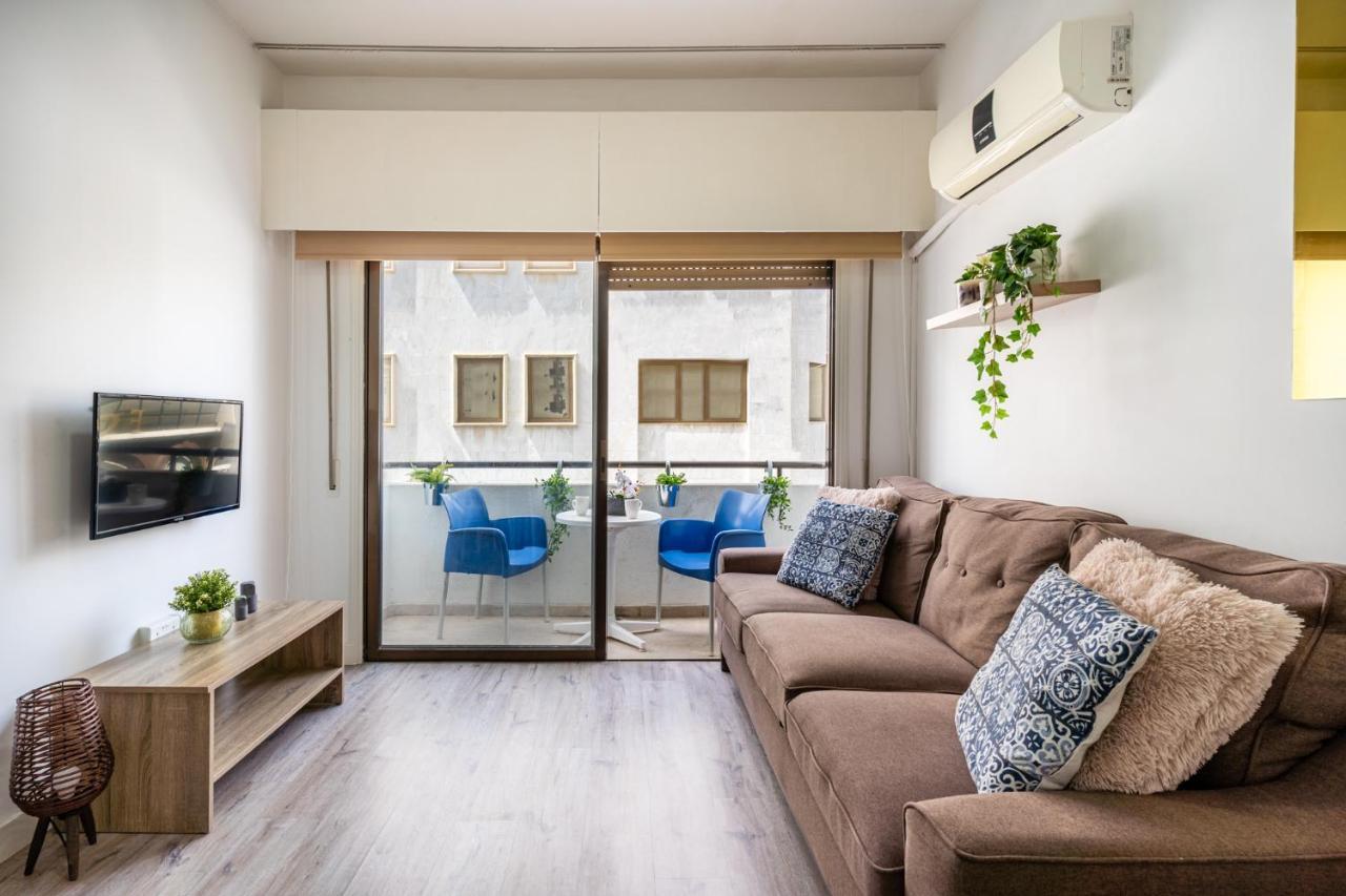 Eleni'S 1-Br Apt In Larnaca Center Екстер'єр фото