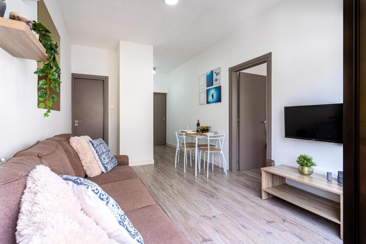 Eleni'S 1-Br Apt In Larnaca Center Екстер'єр фото