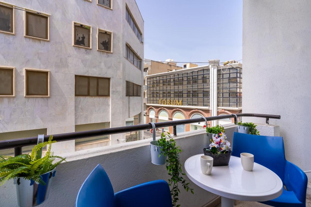 Eleni'S 1-Br Apt In Larnaca Center Екстер'єр фото