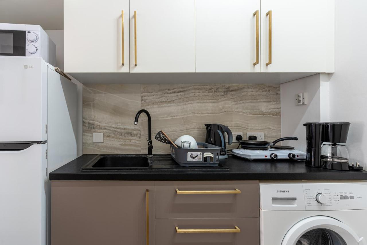 Eleni'S 1-Br Apt In Larnaca Center Екстер'єр фото